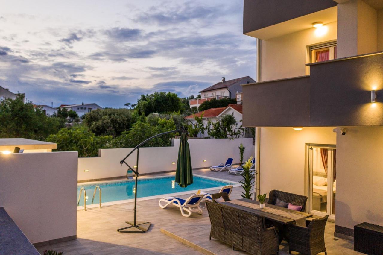 Villa Jana Luxury Apartments Новалья Экстерьер фото